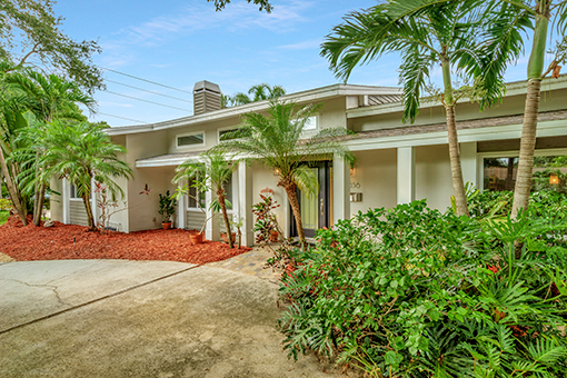 Exterior of a Bungalow in Palm Harbor, FL Captured by a Local Real Estate Photographer