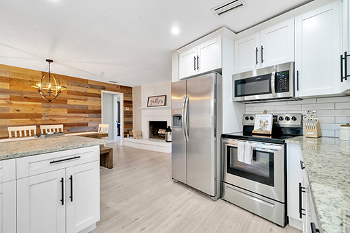 Real Estate Photographer's Image of Kitchen in Riverview, Florida