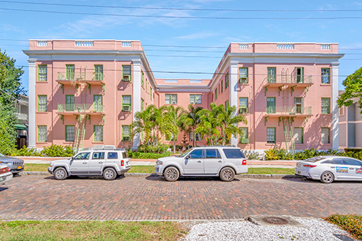 Image of an Apartment Compound in Hudson, Pasco County Taken by a Local Real Estate Photographer